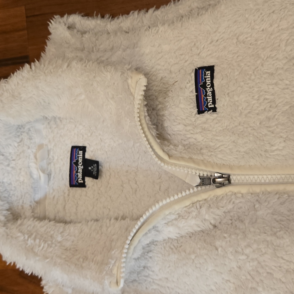 Patagonia Vest And Athleta Girl Leggings - Picture 2 of 5